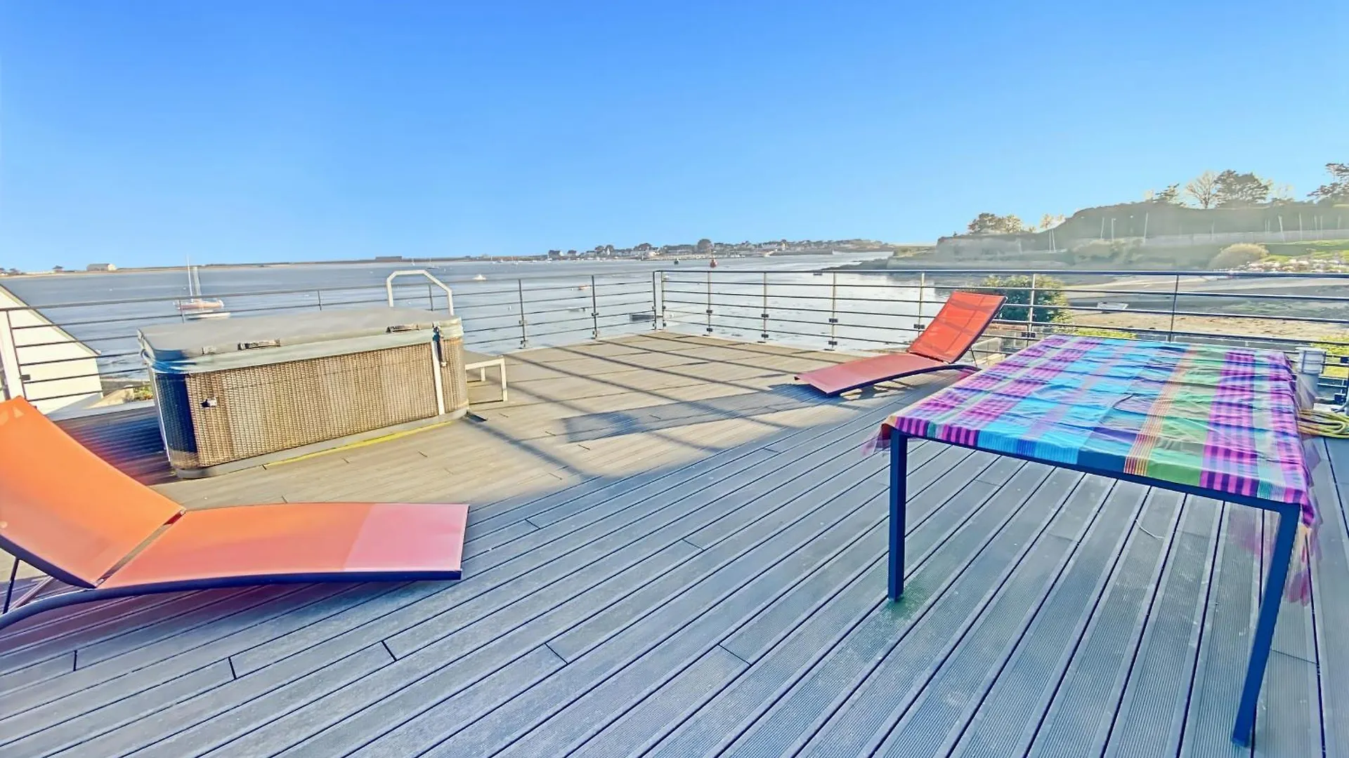 Appartement Duplex 6-8 Pers Avec Terrasse, Jacuzzi Et Garage A Port-Louis - Fr-1-349-230